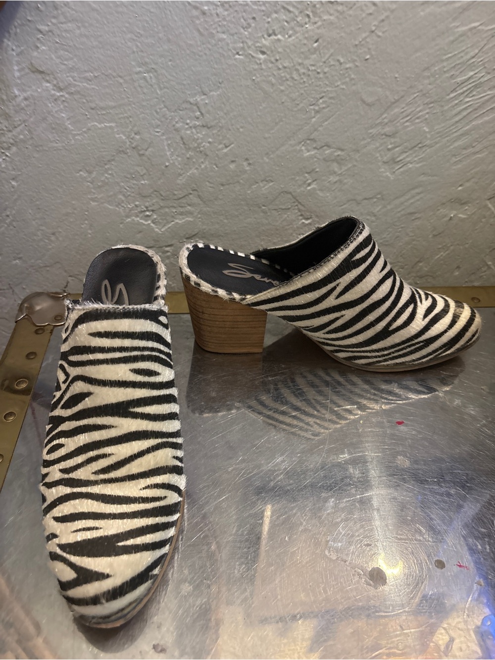 SZ 7.5 SEVEN ZEBRA MANDY MULE HEEL MAN MADE